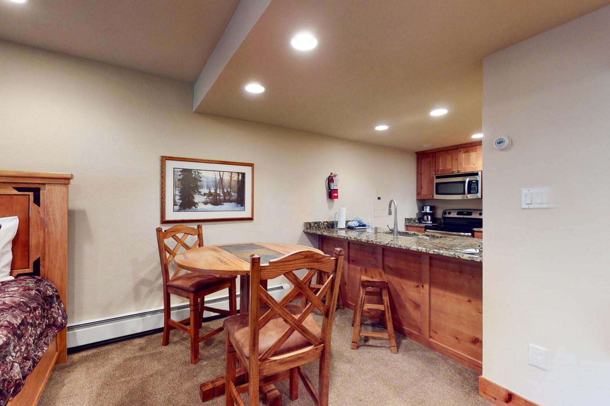 Peregrine Hotel Copper Mountain Room photo